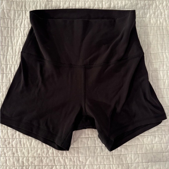 Lululemon Black High-Waisted Shorts - Picture 2 of 3